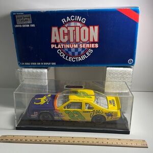 Jimmy Spencer Smokin' Joes 1:24 in display case platinum series collectibles